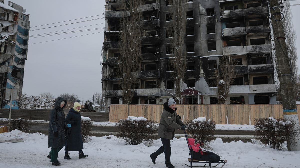 Fotky: Miminko za pytli s pískem. I za to může ruská snaha zlomit Ukrajinu
